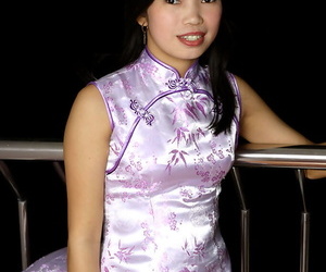Poilu Asiatique adolescent Diep posant