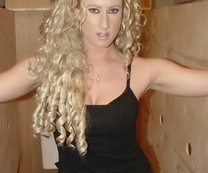 Curlyhaired milf l'egypte